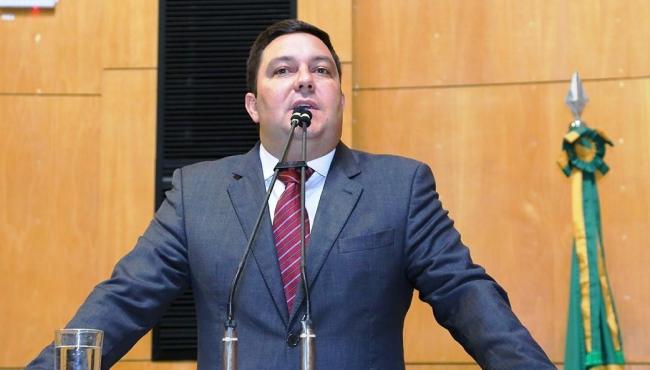 Deputado Bruno Lamas homenageia professores em sessão solene na Ales, nesta terça-feira (19)