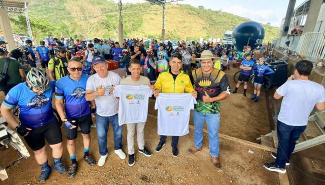 Deputado federal Messias Donato prestigia 11ª Festa da Banana 2025 e reforça apoio à agricultura de Cariacica, ES