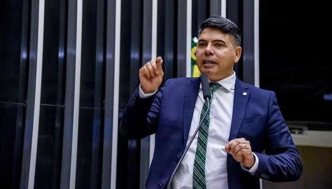 Deputado Messias Donato apresenta projeto que reforça papel da família na definição de conteúdos escolares