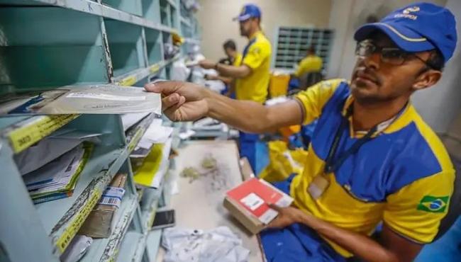 Deputado Messias Donato questiona gastos milionários dos Correios em meio a cortes para funcionários