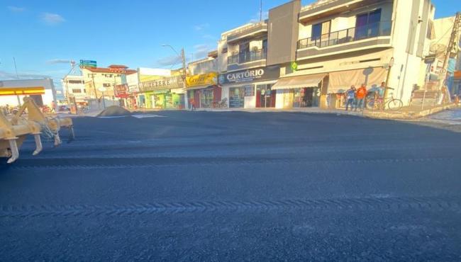 DER finaliza obra de pavimentação asfáltica em avenidas do Centro de Pedro Canário, ES