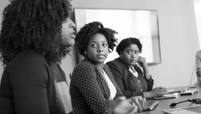 Desemprego entre mulheres negras jovens chega a 24,7%, aponta estudo