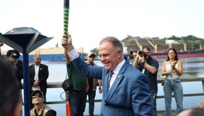 Desfile cívico-militar em Vitória, no ES, celebra o civismo e a Independência do Brasil