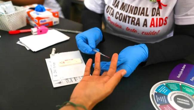 Desinformação sobre HIV dificulta tratamento e aumenta preconceito