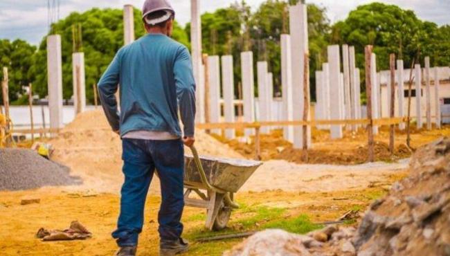 Detentos trabalham em obras públicas de Colatina, ES