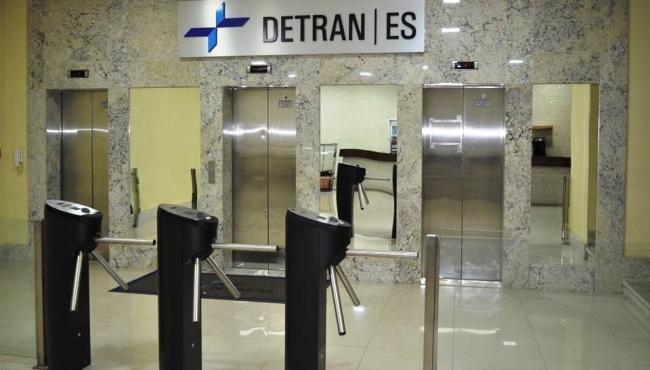 Detran/ES retoma maioria dos serviços e reforça sobre prorrogação de prazos