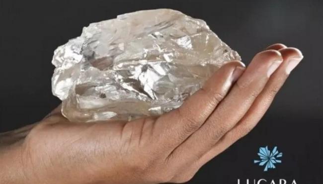 Diamante de 2.492 quilates, um dos maiores do mundo, é encontrado em Botsuana