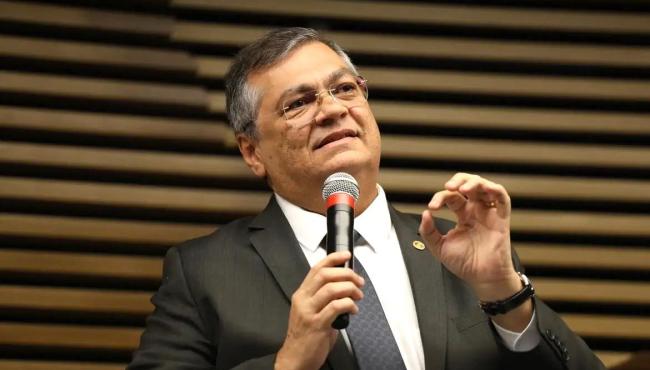 Dino cita Master e determina revisão de regras da CVM