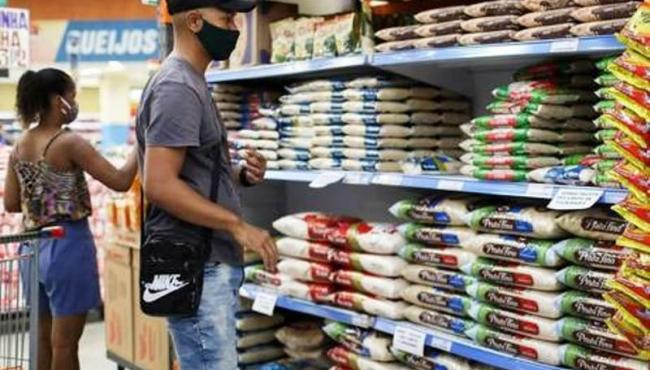 Disparada dos alimentos expõe distorção entre inflação real e oficial