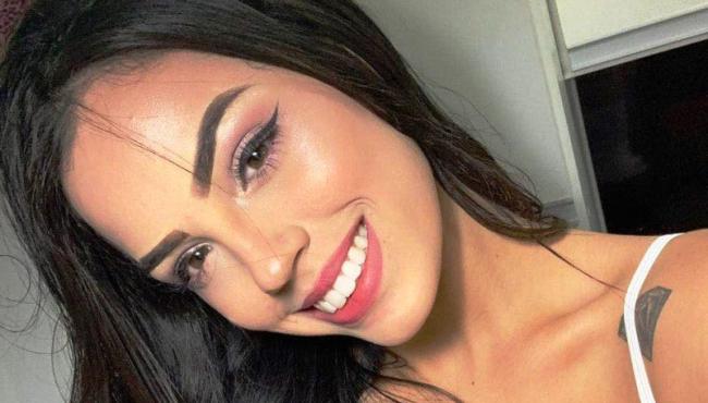 DJ de 19 anos morre em acidente entre camionete e caminhão