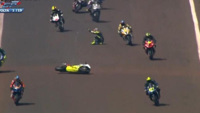 Dois pilotos morrem após grave acidente na prova do Moto 1000 GP em Cascavel