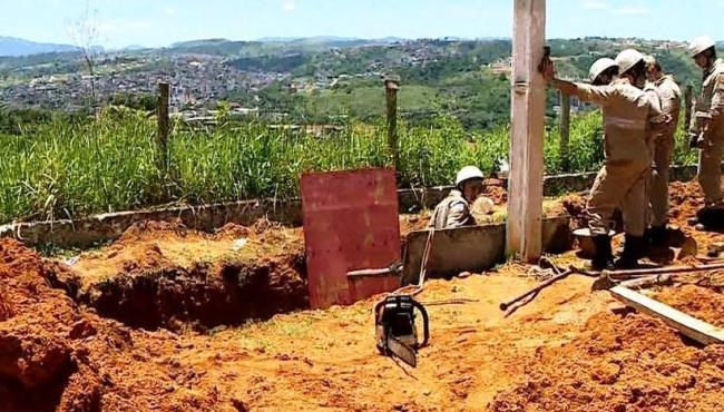 Dois trabalhadores são soterrados em obra de esgoto em Colatina, no ES e um deles morre