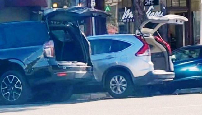 Donos deixam carros abertos para "facilitar" vida dos assaltantes