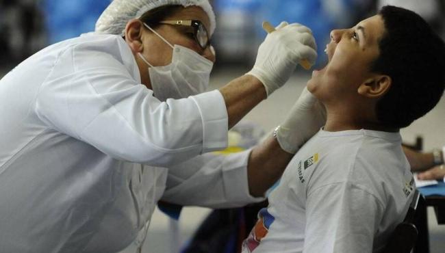 Dor no dente, inchaço e pus, um sinal de alerta