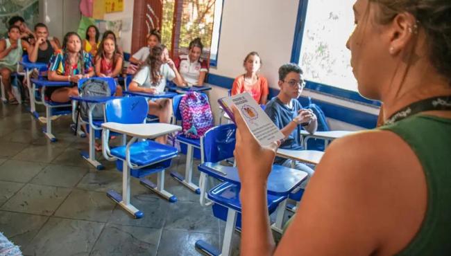 Dores menstruais tiram das aulas 4 em cada 10 alunas no país