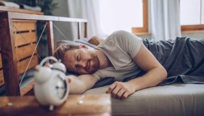 Dormir demais no fim de semana pode prejudicar a saúde, diz estudo