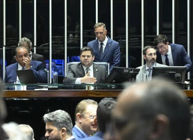 Dosimetria: Alcolumbre promulga lei que beneficia condenados pelo 8/1