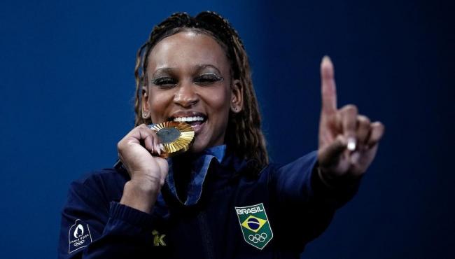 É ouro! Rebeca Andrade vence no solo em Paris-2024 e é a maior medalhista do Brasil em Olimpíadas