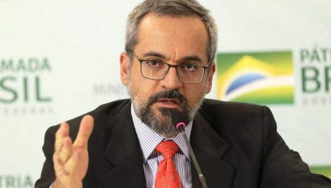 É preciso mudar as regras da república, diz Weintraub