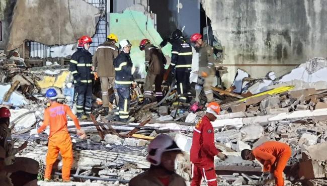 Edifício desabar em Olinda e deixa dois mortos; bombeiros tentam resgatar mais cinco pessoas