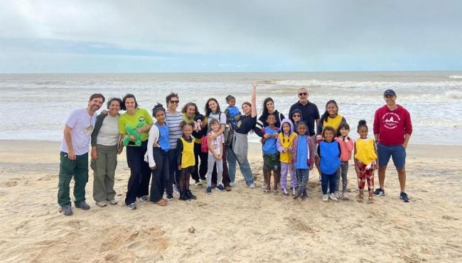 Educação ambiental aproxima crianças da APA de Conceição da Barra, ES