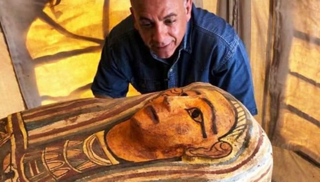 Egito anuncia descoberta de 14 sarcófagos de 2.500 anos, em Saqqara