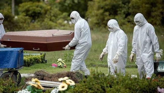Em alta, média móvel de mortes por Covid-19 chega a 123 neste sábado (28)