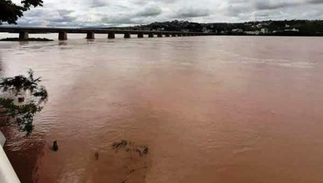 Em Colatina Rio Doce atingiu nível de 581 cm às 15h desta sexta-feira e a tendência é oscilar em torno de 600 cm