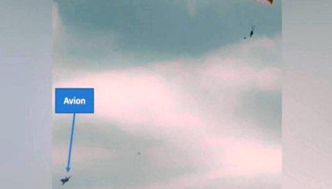 Em pânico, aposentado aciona botão errado de avião e é ejetado