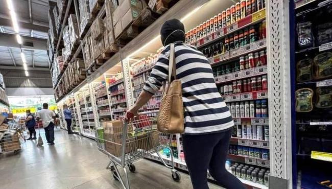 Em um ano, cesta básica sobe 17% e fica R$ 115 mais cara nos supermercados