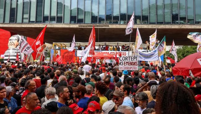 Em várias capitais, manifestantes vão às ruas contra PL da Dosimetria