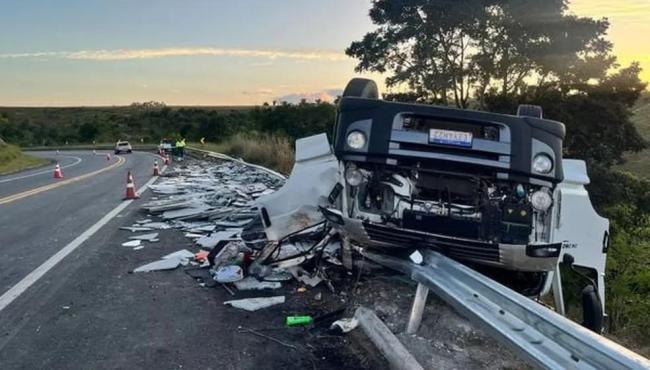 Em veículos diferentes, pai perde filho de vista na BR-101, retorna e encontra jovem morto em Pedro Canário, ES,