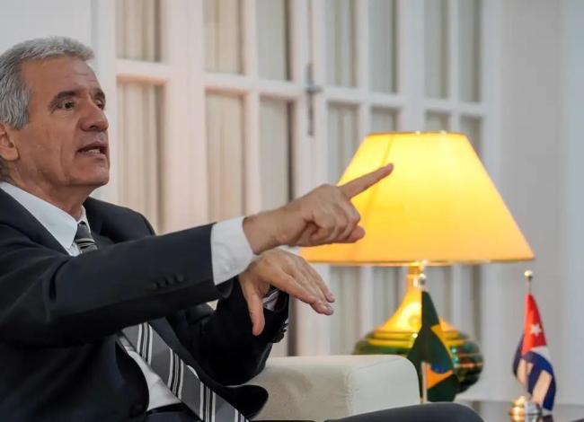 Embaixador de Cuba chama de genocídio medidas de Trump sobre petróleo