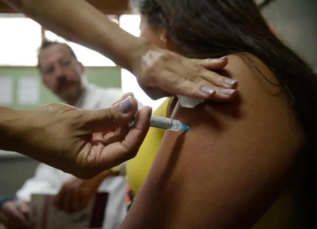 Empresas deverão informar trabalhadores sobre cânceres e vacina