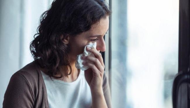 Entenda como “segurar o choro” pode afetar a saúde mental