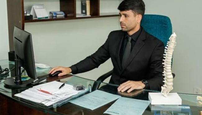 Entenda por que mulheres sofrem mais quedas e como a musculação pode virar o jogo