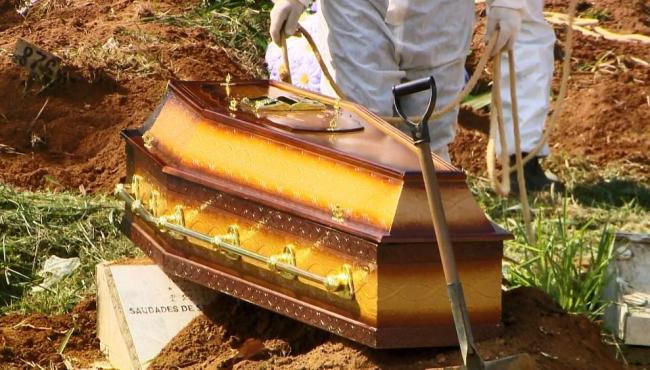 Enterros diários triplicam e sobrecarregam funerárias do ES durante pandemia