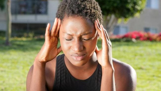 Enxaqueca: como diferenciar da dor de cabeça e o que fazer para evitar?