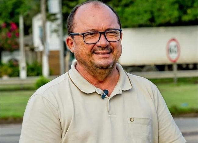 Erivan Tavares celebra novo edital de bolsa transporte universitário em Conceição da Barra, ES