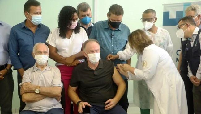 ES inicia aplicação da quarta dose contra a Covid-19 para idosos acima dos 60 anos