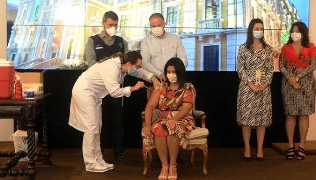 ES inicia vacinação dos trabalhadores da assistência social e do Conselho Tutelar