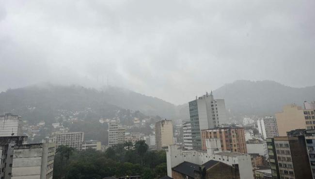 ES recebe alerta de chuva forte e ventania até a manhã de quinta-feira (31)