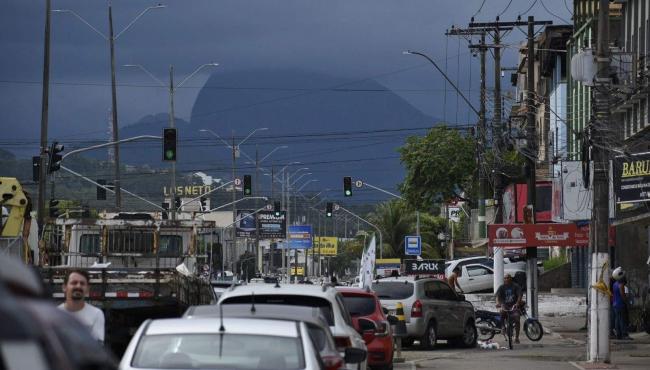 ES recebe alerta de perigo de chuvas e ventos intensos até sábado (24)