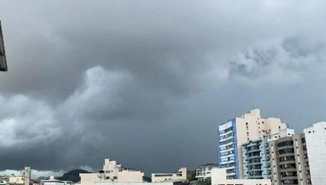 ES recebe dois alertas para chuva e ventos intensos de até 100km/h