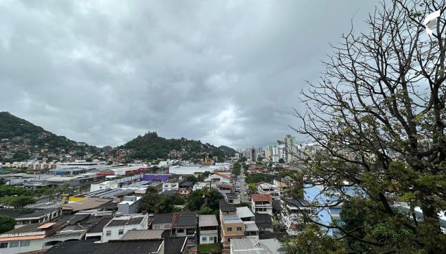 ES tem dois alertas de chuva intensa para o feriado; veja previsão do tempo