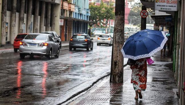 ES tem novo alerta de chuvas intensas, ventos de 100 km/h e risco de alagamentos