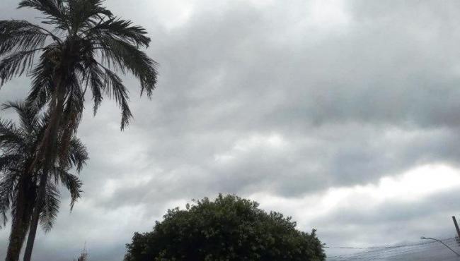 ES terá fim de semana com chuva e ventos de até 74 km/h