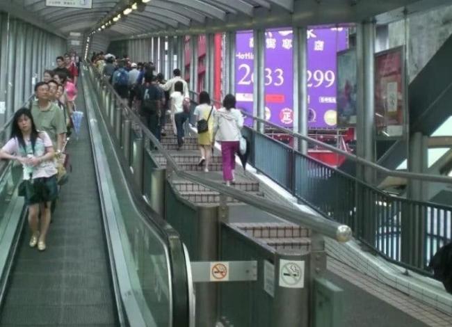 Escada rolante mais longa do mundo tem 800 metros e cruza 13 ruas em Hong Kong