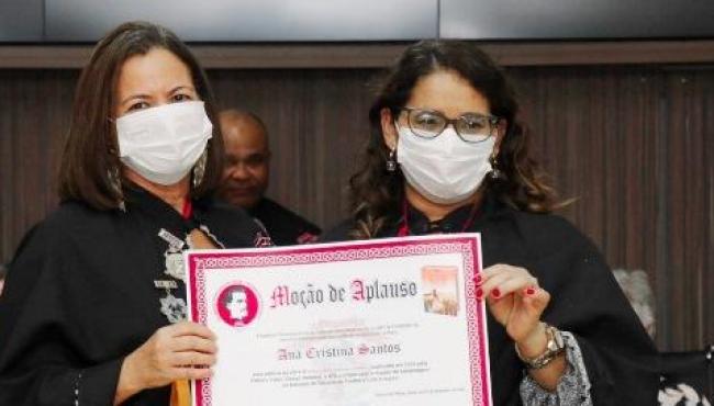 Escritora Ana Cristina é homenageada na Academia Teixeirense de Letras, na BA