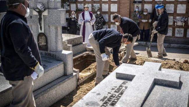 Espanha tem novo pico de mortes por coronavírus; foram 864 nas últimas 24 horas